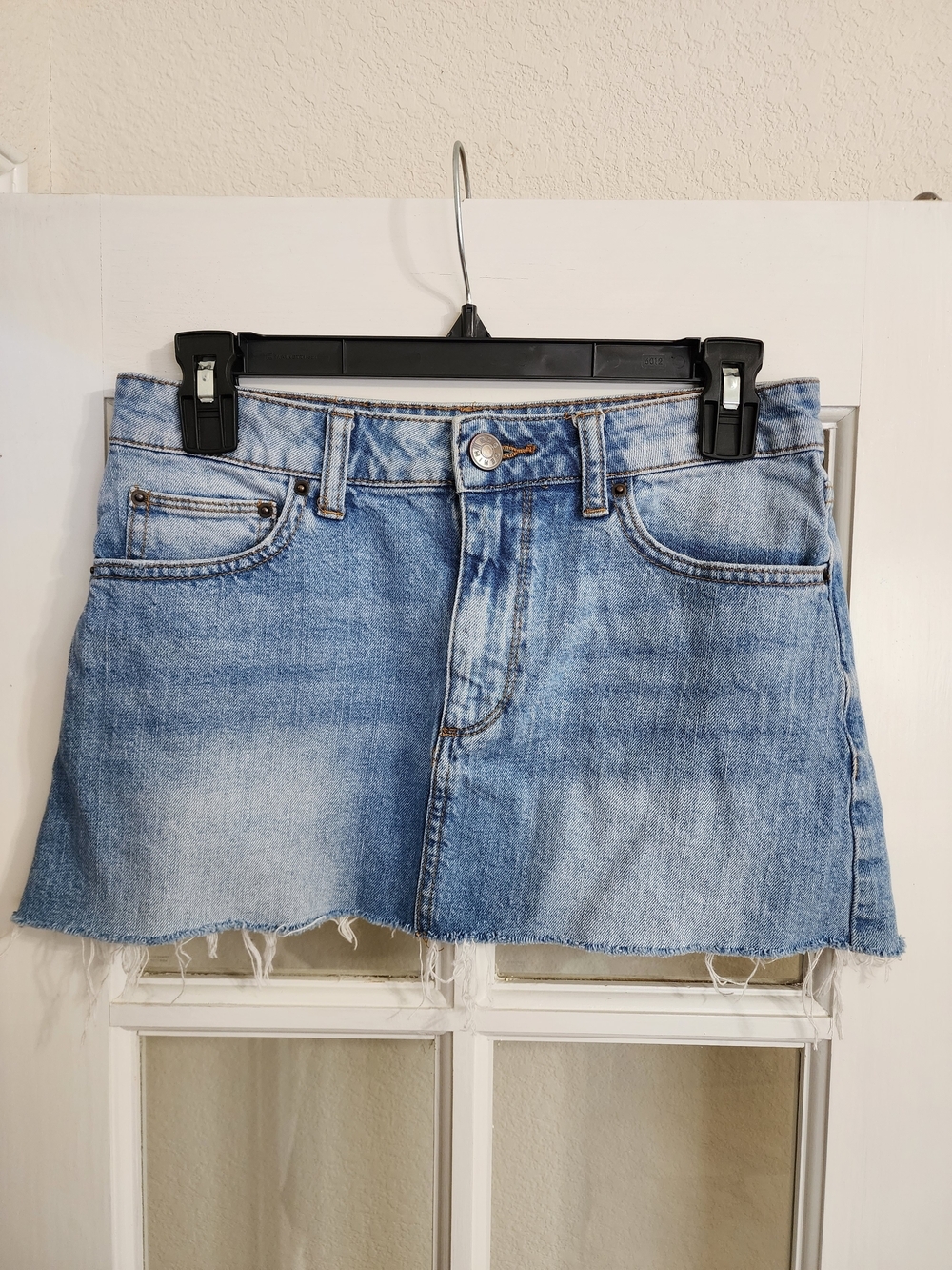 BDG Urban Outfitters Y2K Inspo Raw Hem Denim Mini Skirt Light Wash Small